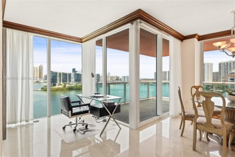 Copropriété à louer à Aventura, Floride: 3 chambres, 197.88 m2 № 2153639 - photo 12