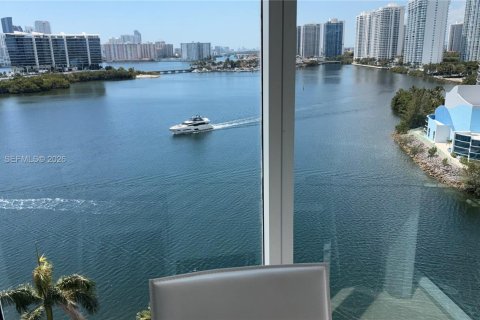 Copropriété à louer à Aventura, Floride: 3 chambres, 197.88 m2 № 2153639 - photo 6