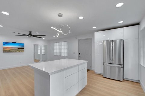 Condo in Delray Beach, Florida, 2 bedrooms  № 2353043 - photo 12