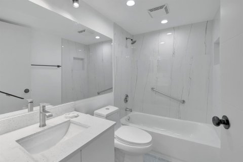 Condo in Delray Beach, Florida, 2 bedrooms  № 2353043 - photo 16