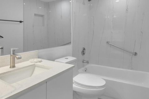 Condo in Delray Beach, Florida, 2 bedrooms  № 2353043 - photo 17