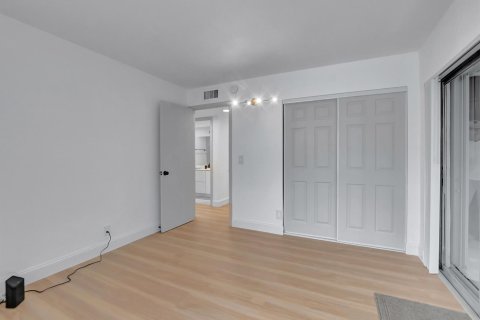 Condo in Delray Beach, Florida, 2 bedrooms  № 2353043 - photo 24