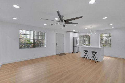 Condo in Delray Beach, Florida, 2 bedrooms  № 2353043 - photo 8