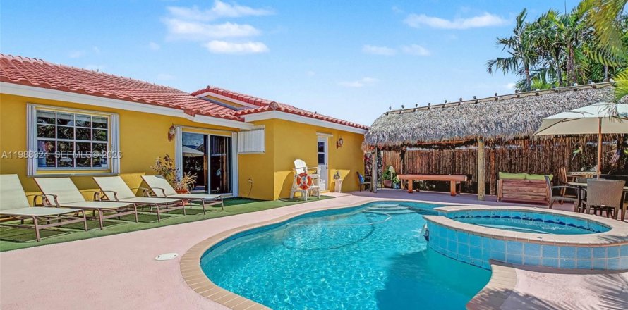 Дом в Катлер-Бей, Флорида 3 спальни, 110.83м2 № 2052154