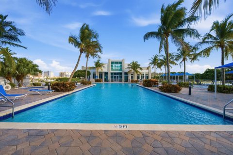 Condo in West Palm Beach, Florida, 2 bedrooms  № 2422323 - photo 16
