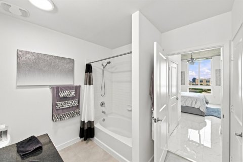 Condo in West Palm Beach, Florida, 2 bedrooms  № 2422323 - photo 8