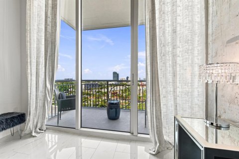 Condo in West Palm Beach, Florida, 2 bedrooms  № 2422323 - photo 22
