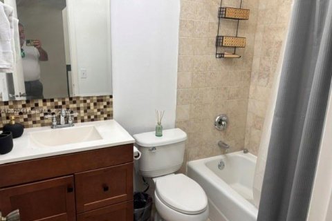 Adosado en venta en Miami, Florida, 3 dormitorios, 166.11 m2 № 2085837 - foto 16