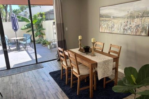Adosado en venta en Miami, Florida, 3 dormitorios, 166.11 m2 № 2085837 - foto 7