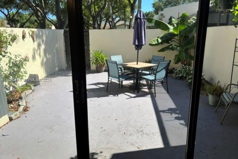 Adosado en venta en Miami, Florida, 3 dormitorios, 166.11 m2 № 2085837 - foto 8