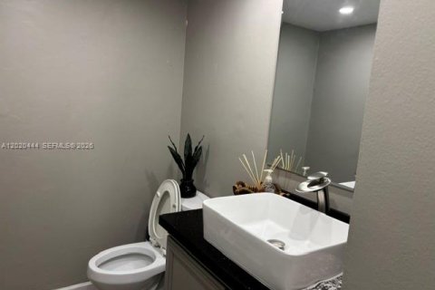 Adosado en venta en Miami, Florida, 3 dormitorios, 166.11 m2 № 2085837 - foto 10
