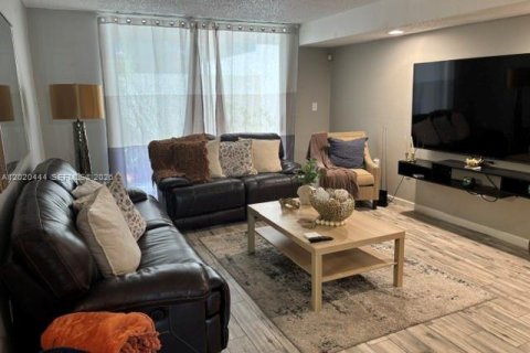 Adosado en Miami, Florida 3 dormitorios, 166.11 m2 № 2085837