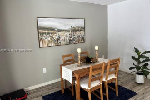 Adosado en venta en Miami, Florida, 3 dormitorios, 166.11 m2 № 2085837 - foto 6