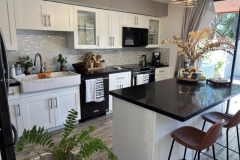Adosado en venta en Miami, Florida, 3 dormitorios, 166.11 m2 № 2085837 - foto 5