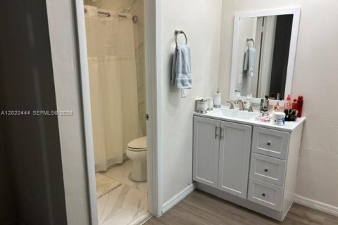 Adosado en venta en Miami, Florida, 3 dormitorios, 166.11 m2 № 2085837 - foto 17