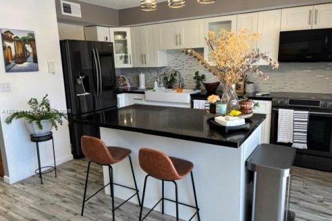 Adosado en venta en Miami, Florida, 3 dormitorios, 166.11 m2 № 2085837 - foto 4