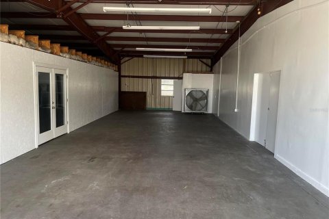 Propiedad comercial en alquiler en Tampa, Florida, 222.97 m2 № 1675631 - foto 3