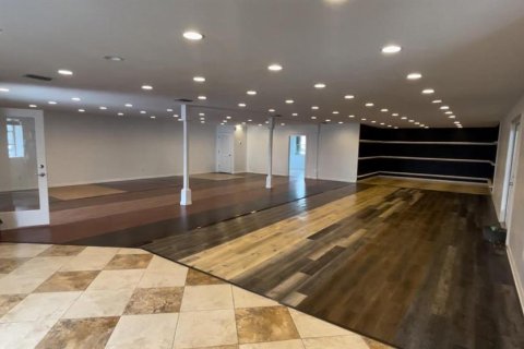 Propiedad comercial en alquiler en Tampa, Florida, 222.97 m2 № 1675631 - foto 5