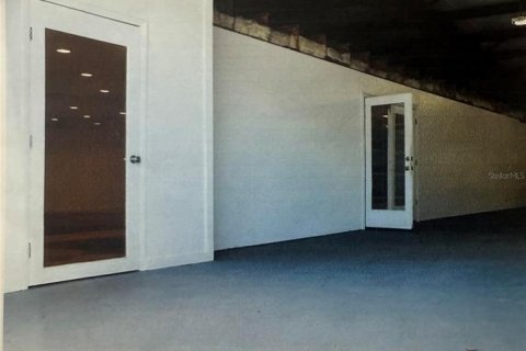 Propiedad comercial en alquiler en Tampa, Florida, 222.97 m2 № 1675631 - foto 6