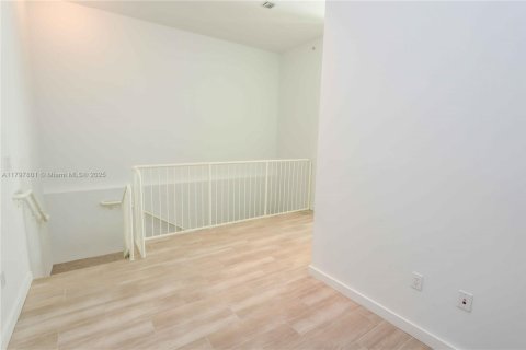 Copropriété à vendre à Miami, Floride: 2 chambres, 117.34 m2 № 1697514 - photo 9