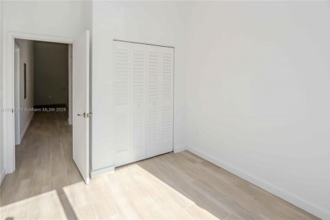 Copropriété à vendre à Miami, Floride: 2 chambres, 117.34 m2 № 1697514 - photo 16