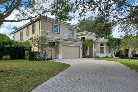 House in Coral Springs, Florida 5 bedrooms, 349.03 sq.m. № 1953064 - photo 2