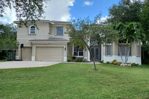 House in Coral Springs, Florida 5 bedrooms, 349.03 sq.m. № 1953064 - photo 1