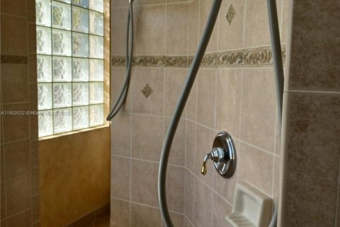 House in Coral Springs, Florida 5 bedrooms, 349.03 sq.m. № 1953064 - photo 13