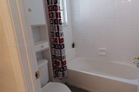 House in Coral Springs, Florida 5 bedrooms, 349.03 sq.m. № 1953064 - photo 23