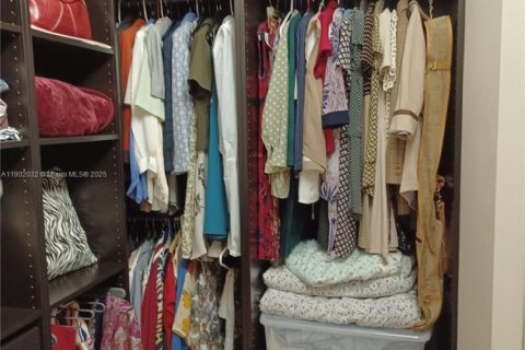 House in Coral Springs, Florida 5 bedrooms, 349.03 sq.m. № 1953064 - photo 9