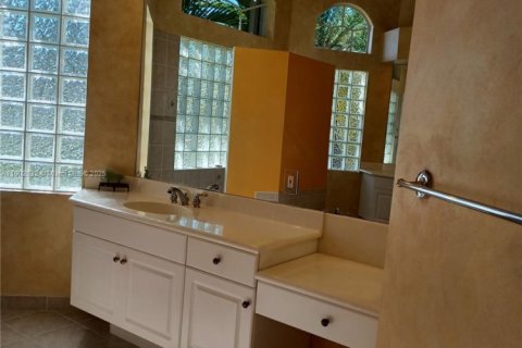 House in Coral Springs, Florida 5 bedrooms, 349.03 sq.m. № 1953064 - photo 11