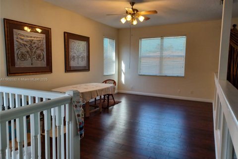 House in Coral Springs, Florida 5 bedrooms, 349.03 sq.m. № 1953064 - photo 18