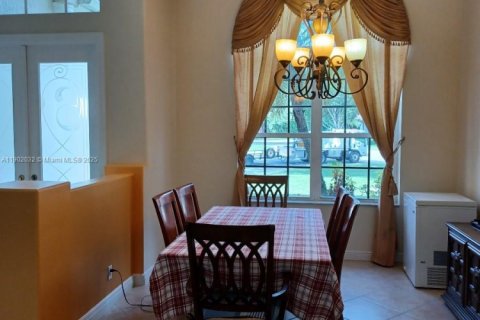 House in Coral Springs, Florida 5 bedrooms, 349.03 sq.m. № 1953064 - photo 6