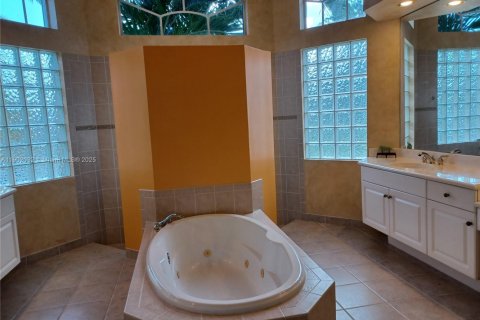 House in Coral Springs, Florida 5 bedrooms, 349.03 sq.m. № 1953064 - photo 10