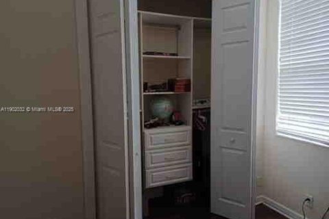 House in Coral Springs, Florida 5 bedrooms, 349.03 sq.m. № 1953064 - photo 30