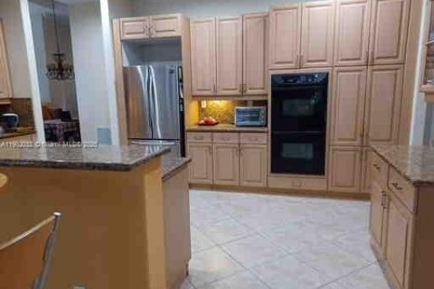 House in Coral Springs, Florida 5 bedrooms, 349.03 sq.m. № 1953064 - photo 15