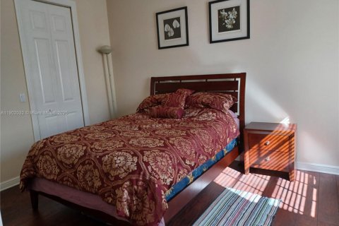 House in Coral Springs, Florida 5 bedrooms, 349.03 sq.m. № 1953064 - photo 21