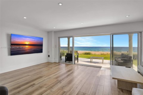 Townhouse in Hillsboro Beach, Florida 4 bedrooms, 213.68 sq.m. № 2040013 - photo 17