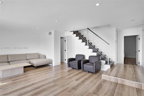 Townhouse in Hillsboro Beach, Florida 4 bedrooms, 213.68 sq.m. № 2040013 - photo 19