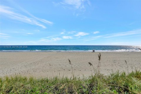 Townhouse in Hillsboro Beach, Florida 4 bedrooms, 213.68 sq.m. № 2040013 - photo 13