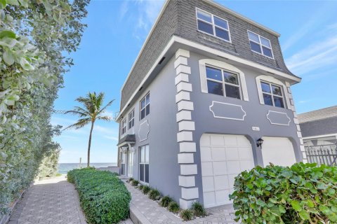 Townhouse in Hillsboro Beach, Florida 4 bedrooms, 213.68 sq.m. № 2040013 - photo 9