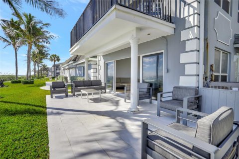 Townhouse in Hillsboro Beach, Florida 4 bedrooms, 213.68 sq.m. № 2040013 - photo 11