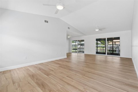 House in Crystal River, Florida 3 bedrooms, 149.76 sq.m. № 2110095 - photo 12