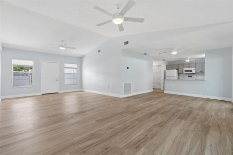 House in Crystal River, Florida 3 bedrooms, 149.76 sq.m. № 2110095 - photo 15