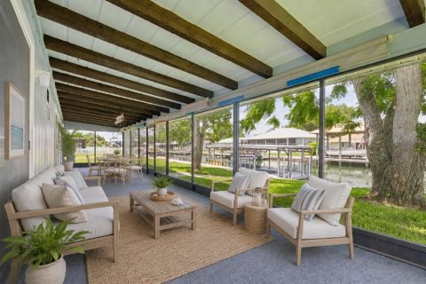 House in Crystal River, Florida 3 bedrooms, 149.76 sq.m. № 2110095 - photo 30