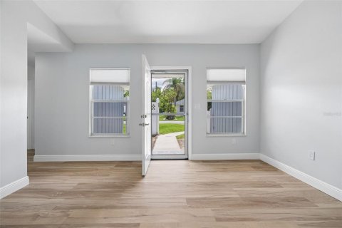 House in Crystal River, Florida 3 bedrooms, 149.76 sq.m. № 2110095 - photo 14
