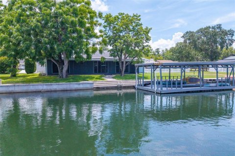 House in Crystal River, Florida 3 bedrooms, 149.76 sq.m. № 2110095 - photo 2