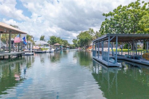 House in Crystal River, Florida 3 bedrooms, 149.76 sq.m. № 2110095 - photo 4