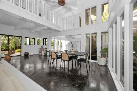 Купить виллу или дом в Корал-Гейблс, Флорида 4 спальни, 464.98м2, № 1978464 - фото 17