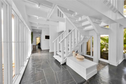 Купить виллу или дом в Корал-Гейблс, Флорида 4 спальни, 464.98м2, № 1978464 - фото 9